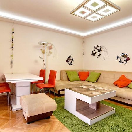 Spacious And Stylish Apartment In The Heart Of Sofia Plus Parking Eksteriør billede