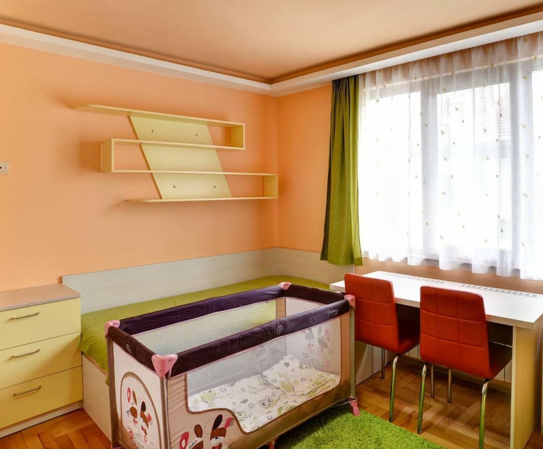 Spacious And Stylish Apartment In The Heart Of Sofia Plus Parking Eksteriør billede