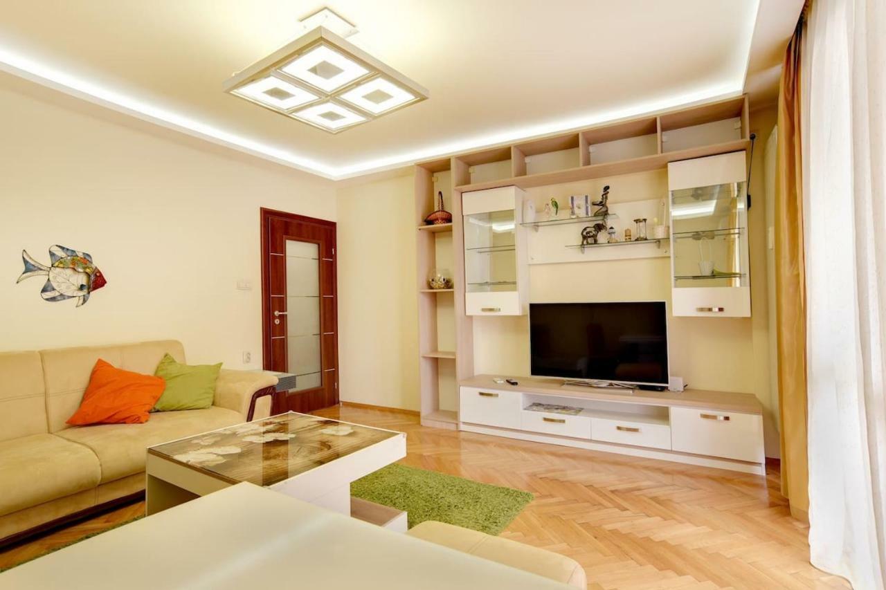 Spacious And Stylish Apartment In The Heart Of Sofia Plus Parking Eksteriør billede